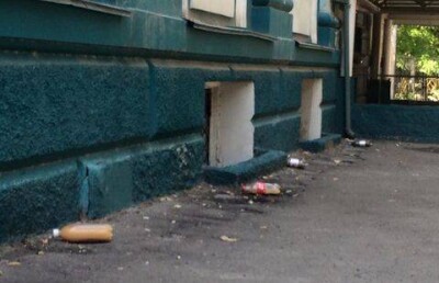 Полицейские выяснят, кто облил нечистотами здание в Алматы