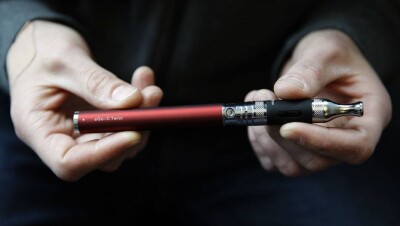 От взрыва электронной сигареты у вейпера загорелась одежда 