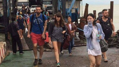 Тысячи туристов покидают популярные острова Таиланда из-за приближающегося шторма