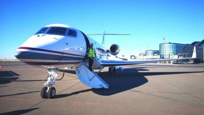 В Нур-Султане приземлился самолёт, совершающий рекордный облёт Земли через оба полюса