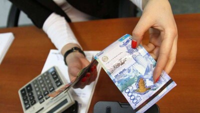 Директорам казахстанских школ поднимут зарплату по примеру учителей
