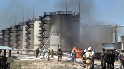 В ЮКО пожарные шесть часов тушили бушевавшее на нефтебазе "Мунай БК" пламя