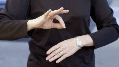 В Караганде сотни инвалидов остались без услуг сурдопереводчиков