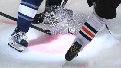 Девушки устроили массовую драку на чемпионате Казахстана по хоккею
