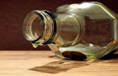 Житель Карагандинской области выпил бутылку водки залпом и умер