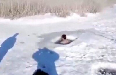 Жирную точку поставил ныряльщик под лёд в "мокром флешмобе"