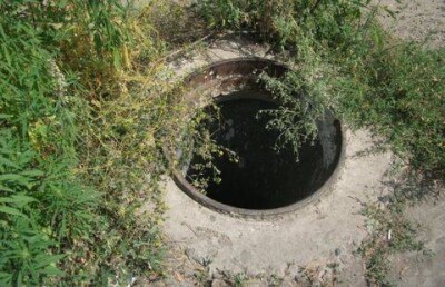 Трое рабочих погибли в канализационном колодце в Костанайской области