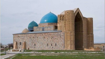 Платный вход в мавзолей Яссауи объяснил Мухамедиулы