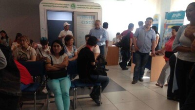 В Астане очереди из желающих получить кредит по "7-20-25", ЖССБ создаёт мобильные группы