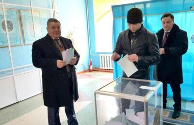 Сергею Кулагину помог проголосовать рядовой житель Акмолинской области