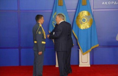 Кайрат Умбетов, накрывший собой солдата при взрыве гранаты в Караганде, получил высшую награду