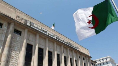 Временный глава Алжира остался на посту. Для выборов президента нет кандидатов