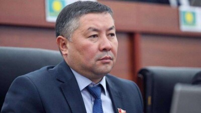 Спикер парламента Кыргызстана покинул должность, чтобы участвовать в выборах президента