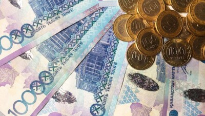 Сапарбаев поручил установить единый размер выплат ветеранам к 75-летию Победы