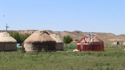 В Актау туристам предложили окунуться в национальный быт и пожить в этноауле