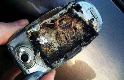 Мужчина сгорел после взрыва смартфона в Пакистане