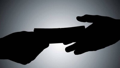Директора школы-гимназии осудили в Алматы за взятку