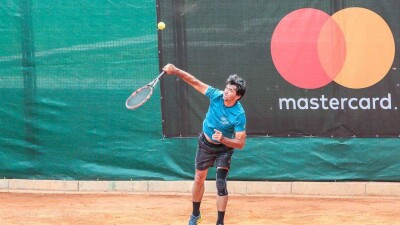 Теннисисты-любители выявили сильнейшего на турнире Mastercard Open в Алматы