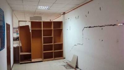 Из-за трещин на стенах закрыли корпус райбольницы в Атырауской области 