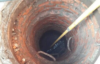 В Уральске тела двоих рабочих извлекли из канализационной шахты 