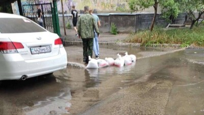 Ливень в Алматы затопил две улицы, семь дворов и подвалы