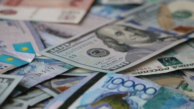 Тенге укрепился на бирже на фоне роста цен на нефть