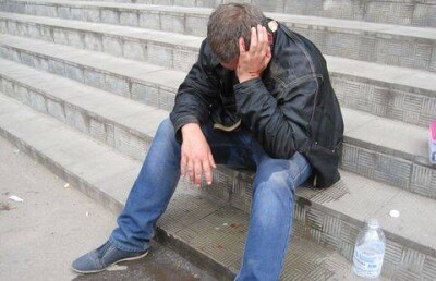 Пьяный дебошир в Алматы вывихнул челюсть полицейскому