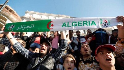 Жители Алжира проводят митинги против выдвижения президента на пятый срок 