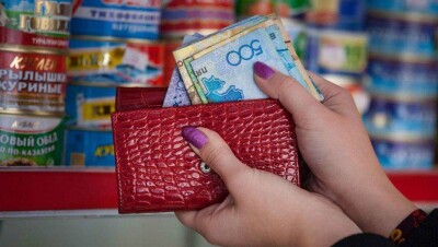 Почему нянечки в детских садах получают по 25 000 тенге, выясняли в маслихате Астаны