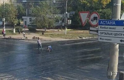 Двое жителей Петропавловска прилипли к асфальту