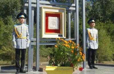 Тысячи человек открыли монумент "Камень мира Хиросимы" в Семее