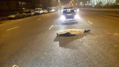 Перебегавшего дорогу в неположенном месте пешехода насмерть сбили в Алматы