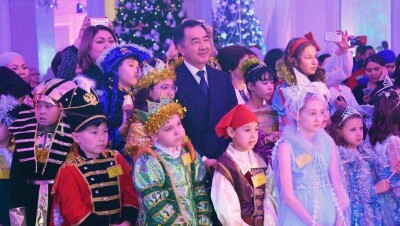 200 детей из малообеспеченных семей побывали на ёлке акима Алматы