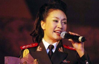 Известную казахскую песню исполнила первая леди Китая