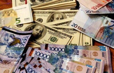 Доллар за сутки подорожал на 8 тенге