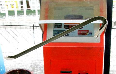 Взломщиков банковских терминалов задержали в Актобе 