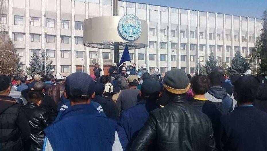 Митингующие в Таласе требуют от властей Кыргызстана исправить ситуацию на границе