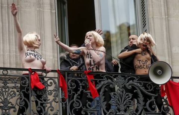 Участницы Femen напали на Марин Ле Пен во Франции
