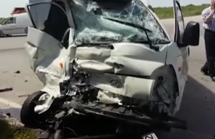 Грузовой MAN превратил в месиво малотоннажный Hyundai в Алматы