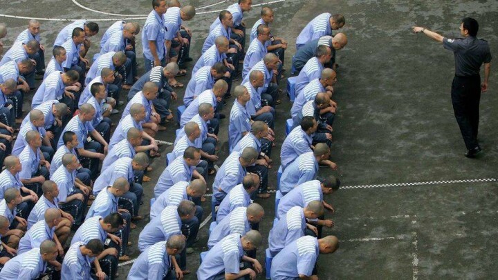 Освобождённых из лагерей этнических казахов власти Китая поместили под домашний арест