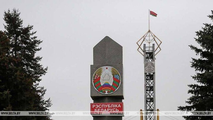 Беларусь закрыла все наземные границы, кроме российской