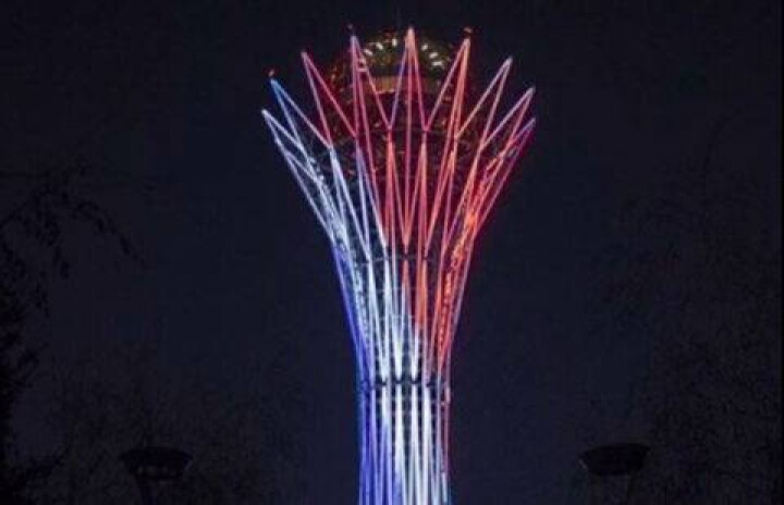 Байтерек подсветили цветами французского флага