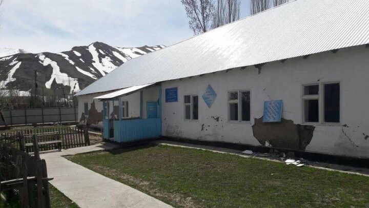 При землетрясениях в Кыргызстане пострадали сотни домов, погиб скот