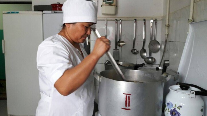 Скандал с испорченными продуктами для бездомных прокомментировали в прокуратуре ЗКО 