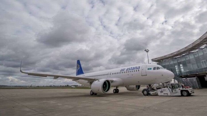 Под самолётом "Эйр Астаны" просел асфальт в аэропорту Костаная. КГА поручил исследовать перрон на прочность