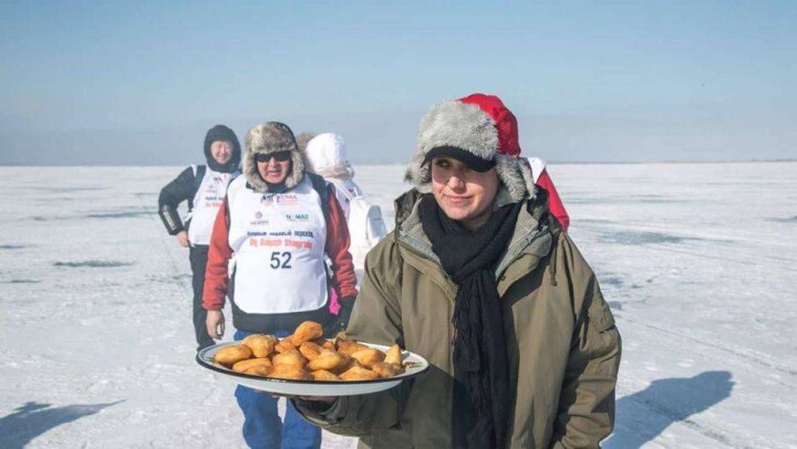 Казахстанцы впервые пешком пересекли озеро Балхаш. Фоторепортаж