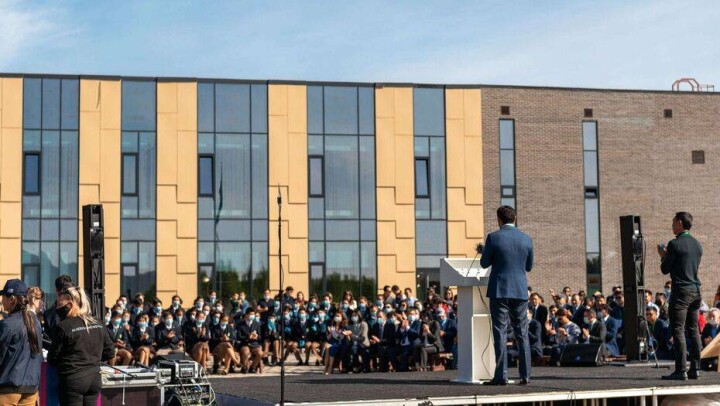 В IQanat High School of Burabay заявили, что уплатят штраф за нарушение масочного режима