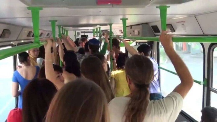 В Шымкенте кондуктора, пытавшегося выгнать пенсионера из автобуса, уволили в тот же день