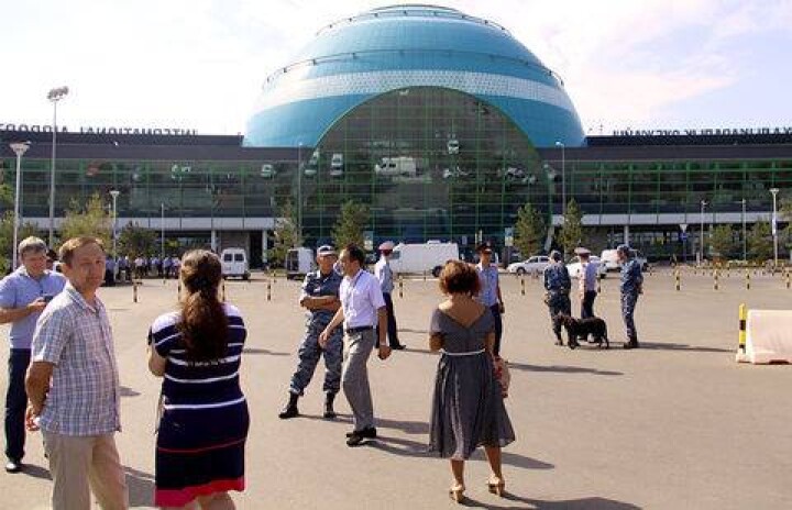 Из аэропорта Астаны эвакуировали более 1000 человек