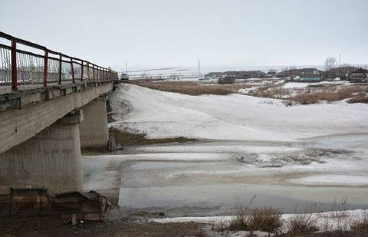 Вода уходит из затопленного города в Акмолинской области